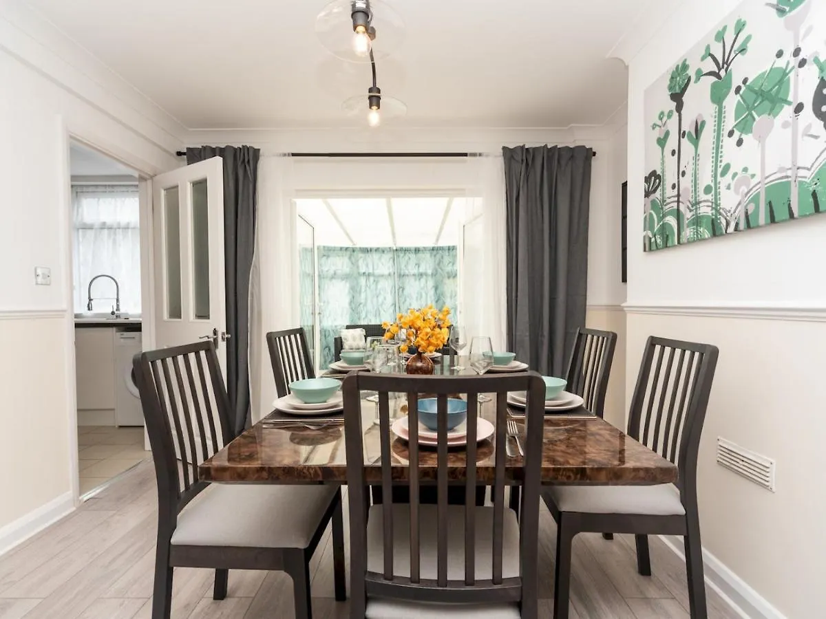 Pass The Keys Spacious 4 Bed House Free Parking Near Station Bexleyheath Birleşik Krallık