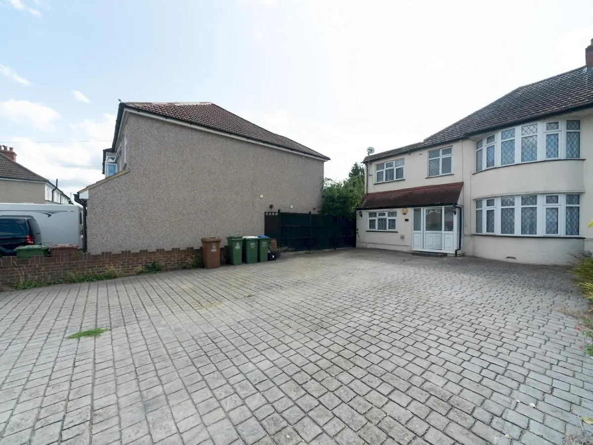 Pass The Keys Spacious 4 Bed House Free Parking Near Station Bexleyheath Holiday home