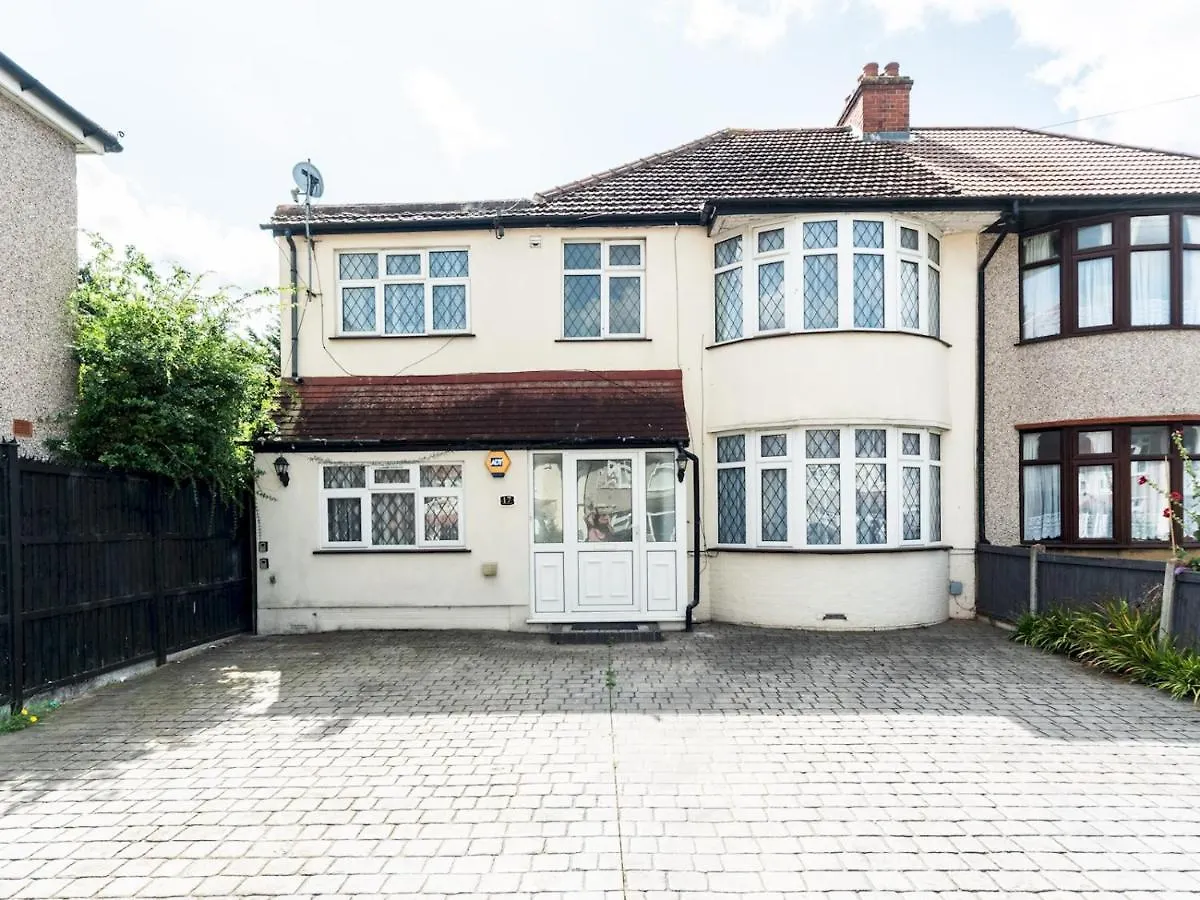 Pass The Keys Spacious 4 Bed House Free Parking Near Station Bexleyheath 0*,