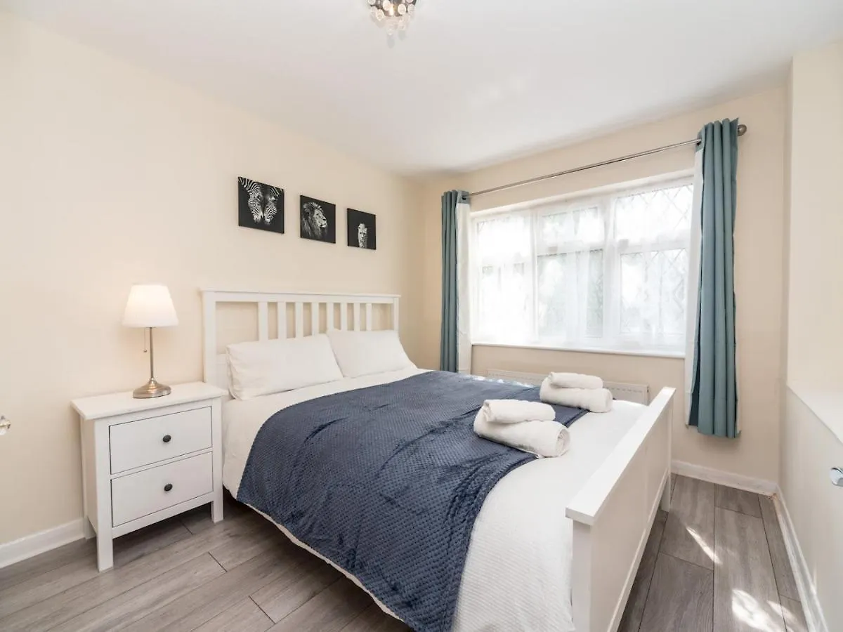 Pass The Keys Spacious 4 Bed House Free Parking Near Station Bexleyheath Holiday home