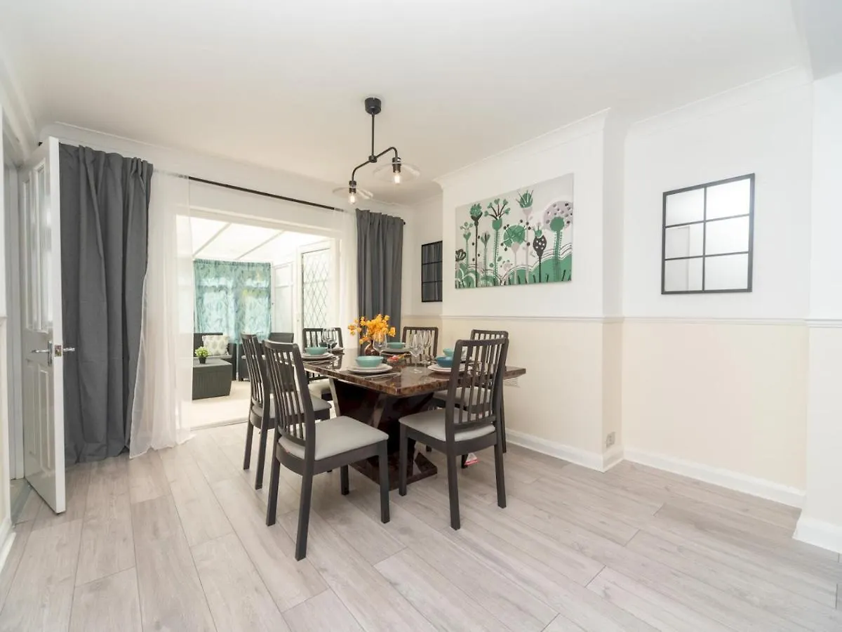 Pass The Keys Spacious 4 Bed House Free Parking Near Station Bexleyheath 0*,