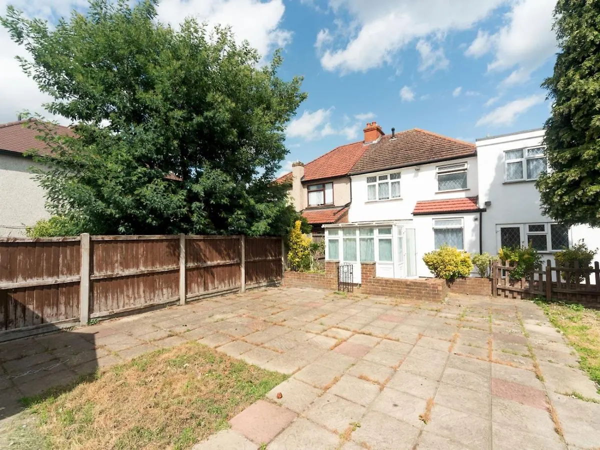Pass The Keys Spacious 4 Bed House Free Parking Near Station Bexleyheath Holiday home