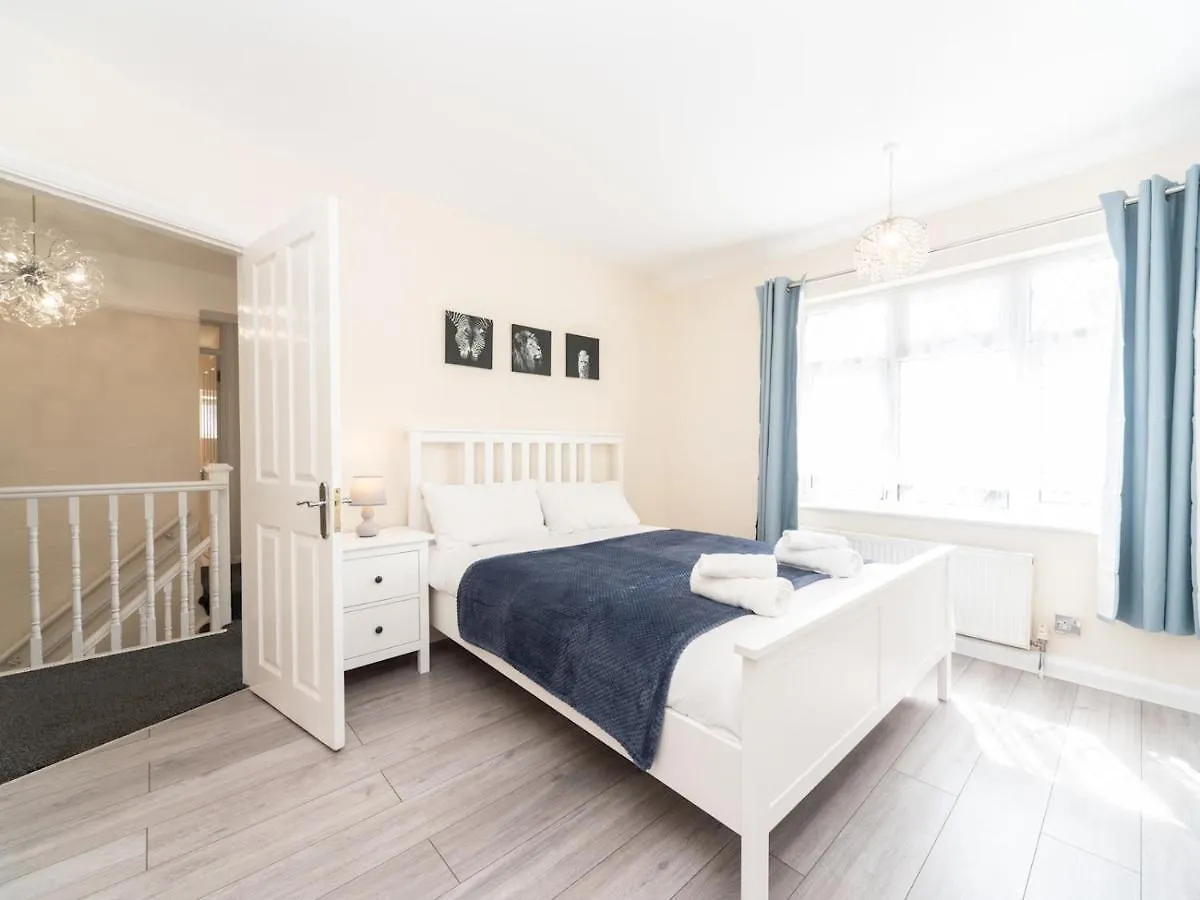 Pass The Keys Spacious 4 Bed House Free Parking Near Station Bexleyheath United Kingdom