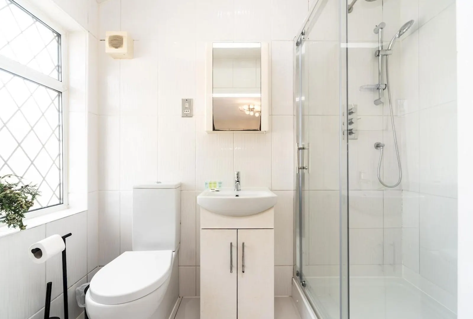 Pass The Keys Spacious 4 Bed House Free Parking Near Station Bexleyheath Holiday home